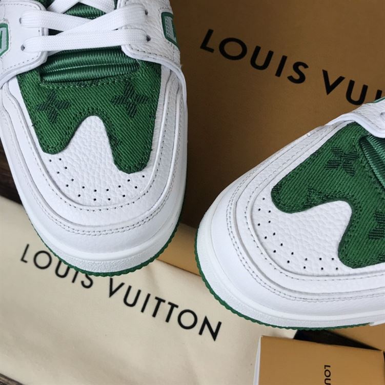 LOUIS VUITTON TRAINER SNEAKER   LVS032