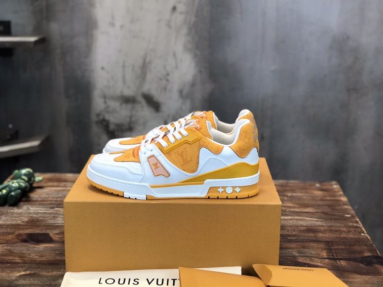 LOUIS VUITTON TRAINER SNEAKER   LVS033