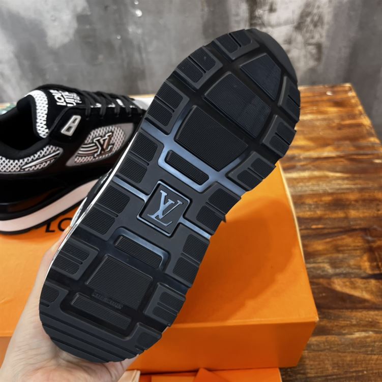 LOUIS VUITTON RUN AWAY SNEAKER   LVS050