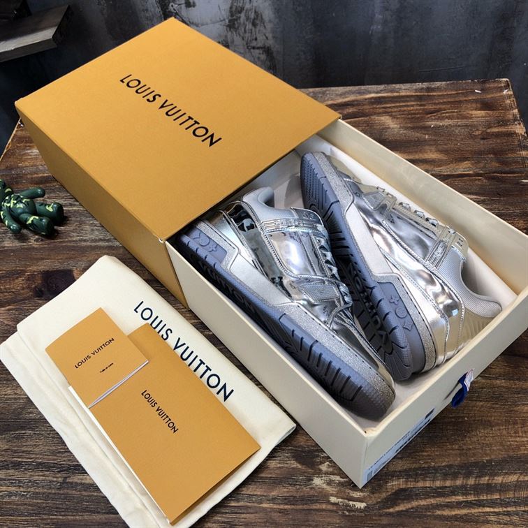 LOUIS VUITTON TRAINER SNEAKERS IN SILVER METALLIC CANVAS   LVS035