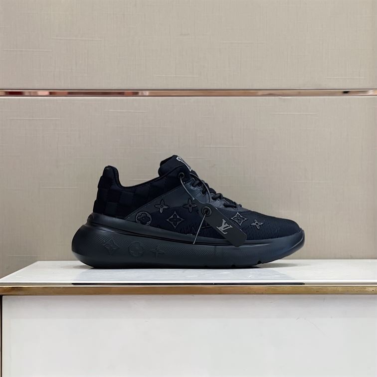 LOUIS VUITTON TRAINER SNEAKER   LVS081