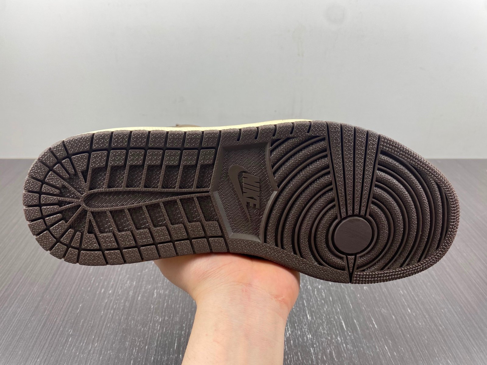 Jordan 1 Retro High Travis Scott Mocha Extended size 14