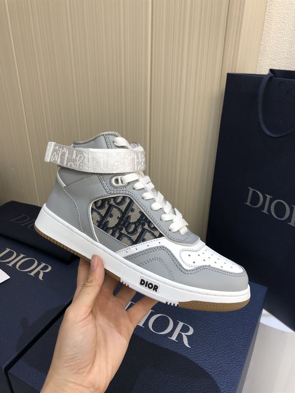 DIOR B27 HIGH-TOP SNEAKER   DO009