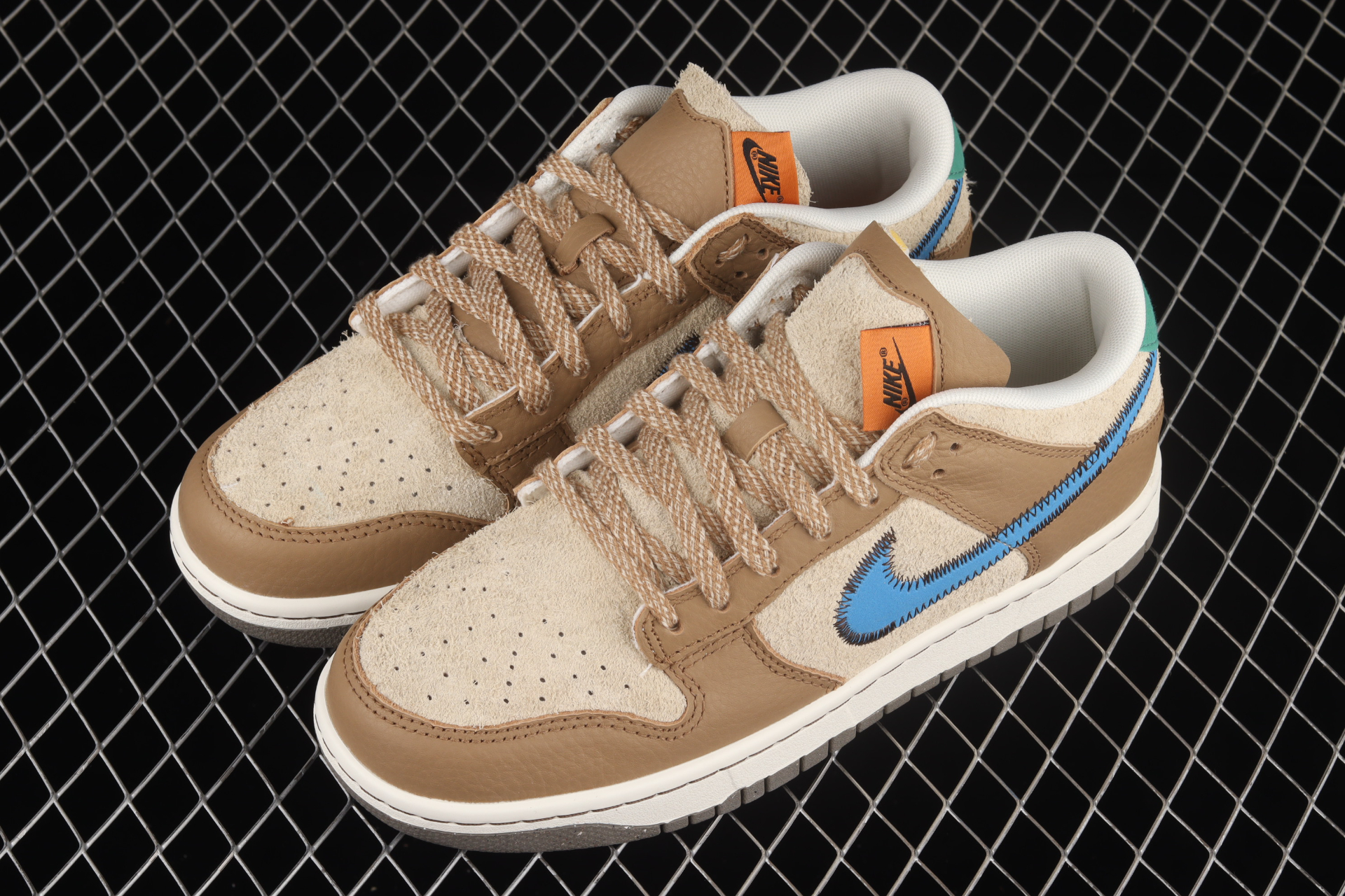 size? x Dunk Low  Dark Driftwood