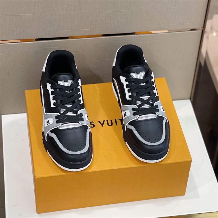 LOUIS VUITTON TRAINER SNEAKER   LVS080