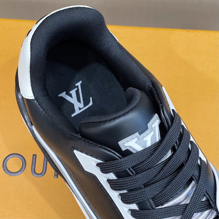 LOUIS VUITTON TRAINER SNEAKER   LVS080