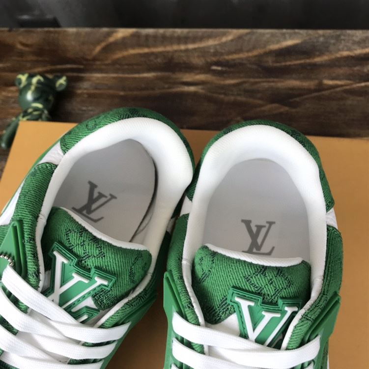 LOUIS VUITTON TRAINER SNEAKER   LVS032