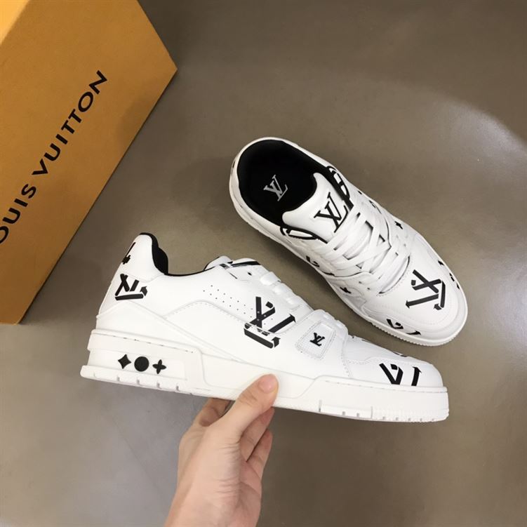 LOUIS VUITTON LV TRAINER SNEAKER   LVS054