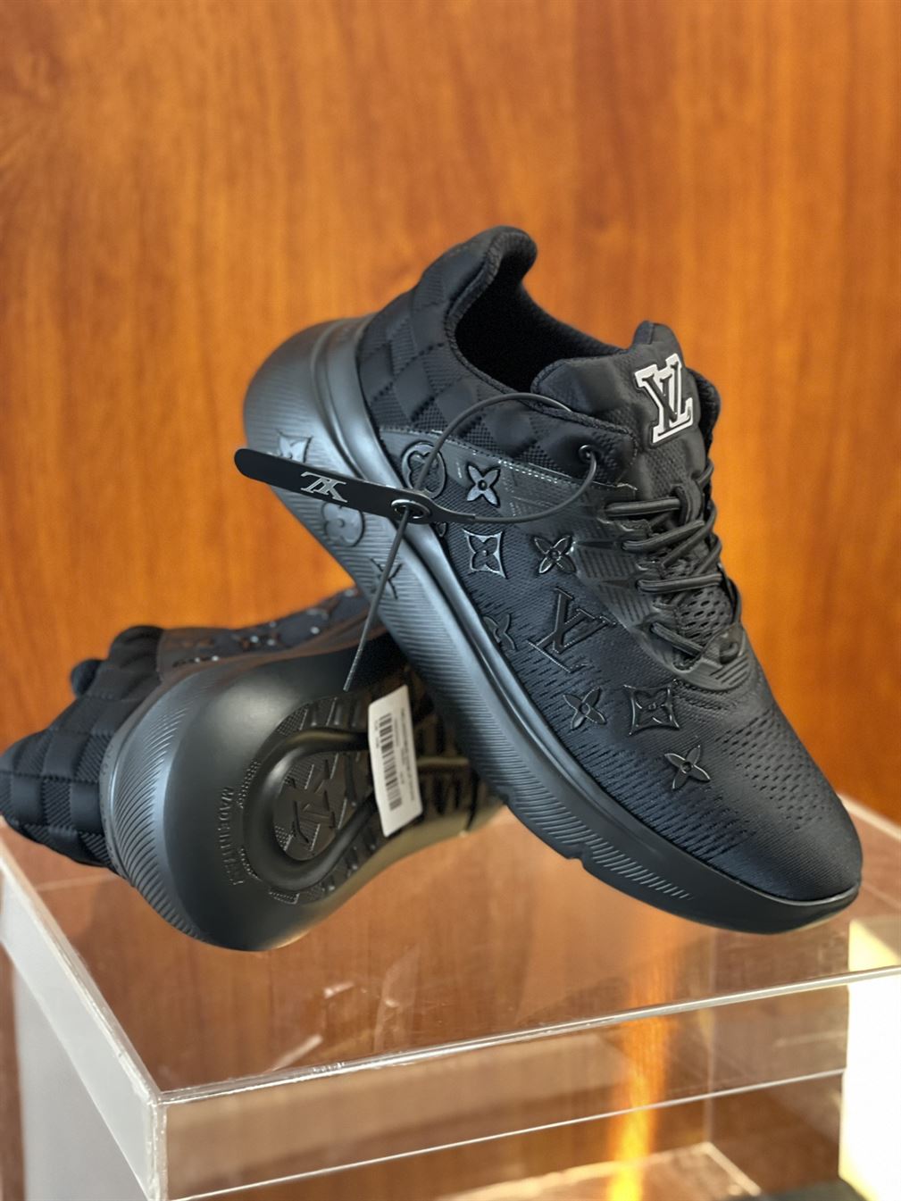 LOUIS VUITTON TRAINER SNEAKER   LVS081