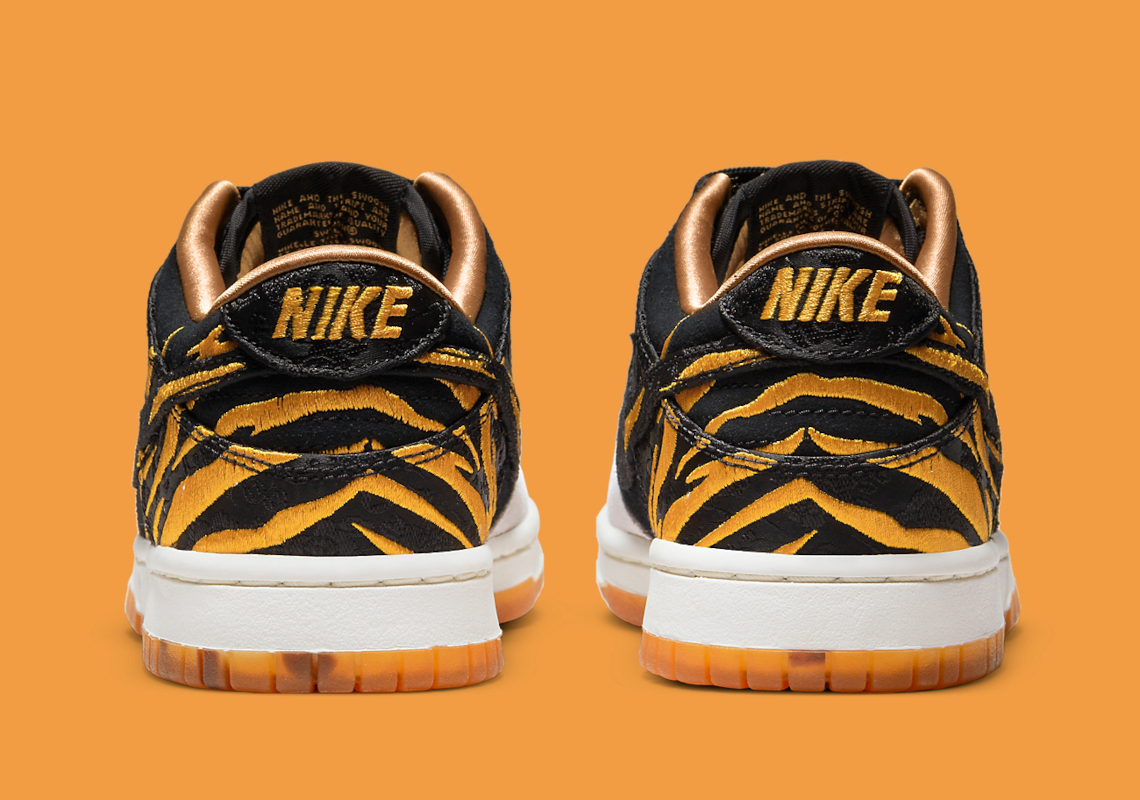 Dunk Low GS  God Of Wealth  DQ5351-001