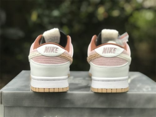 Nike Dunk Low Retro PRM