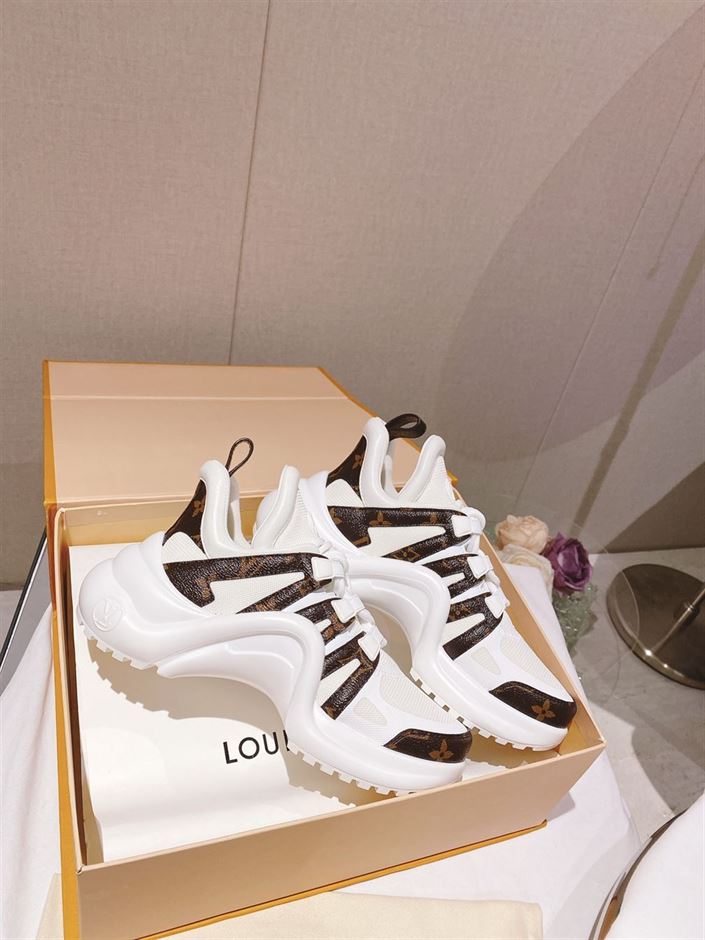 LOUIS VUITTON ARCHLIGHT TRAINERS   LVS106