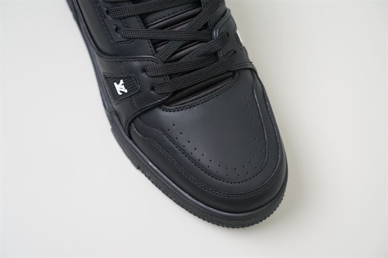 LOUIS VUITTON TRAINER SNEAKER   LVS084