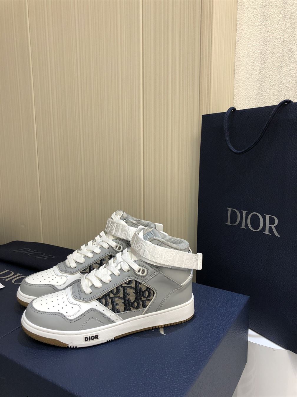 DIOR B27 HIGH-TOP SNEAKER   DO009