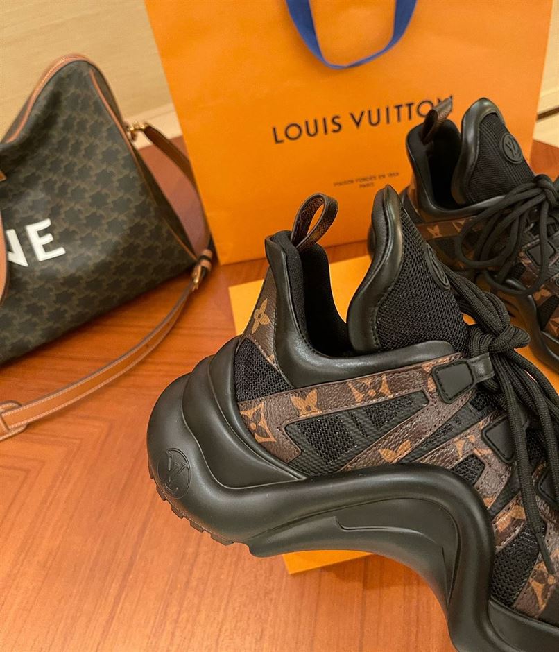 LOUIS VUITTON ARCHLIGHT TRAINERS   LVS098