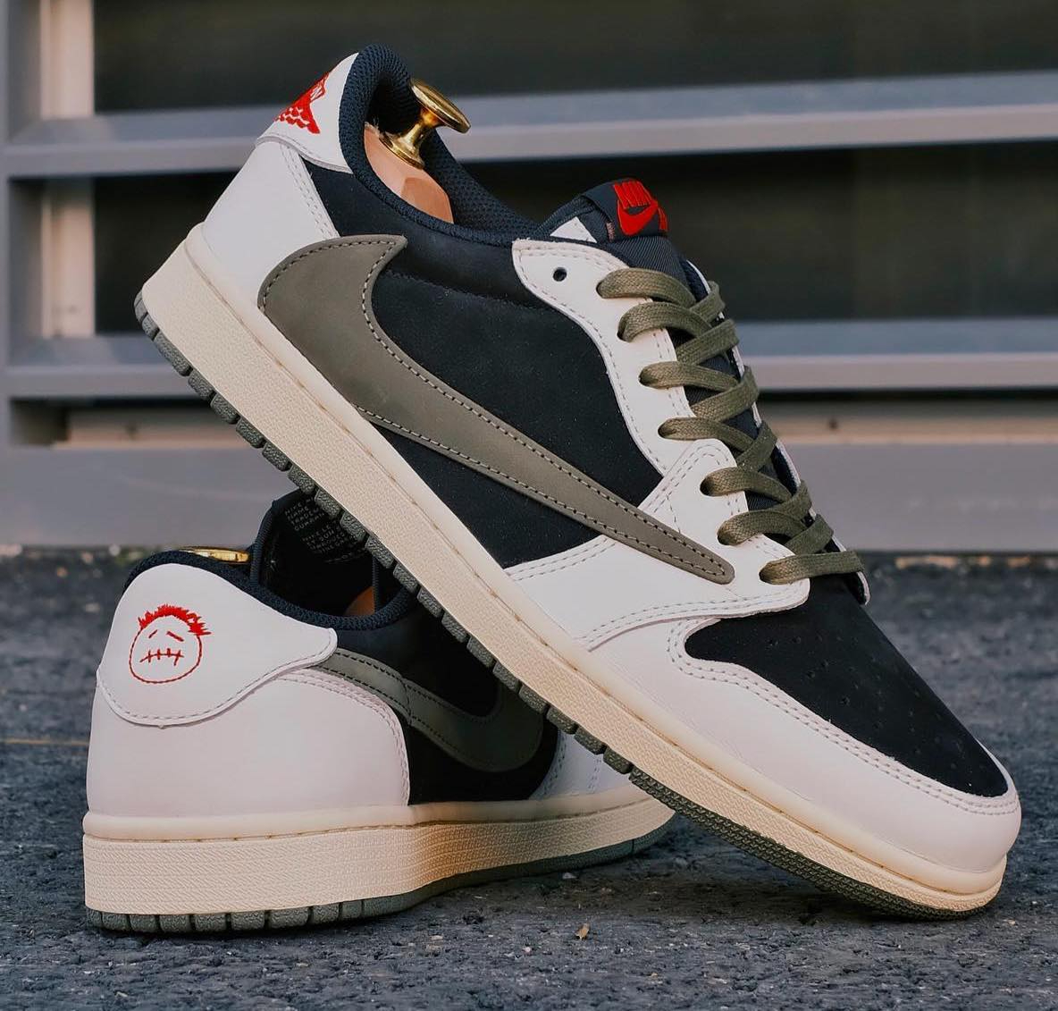 Travis Scott x Wmns Air Jordan 1 Low OG  Olive  DZ4137-106