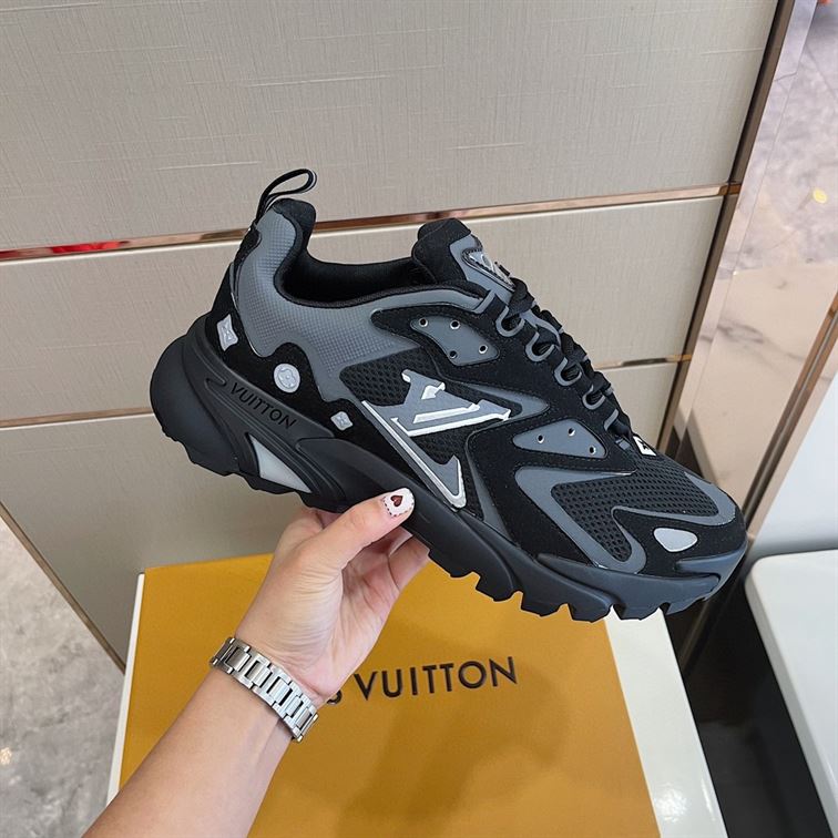 LOUIS VUITTON Dupe RUNNER TATIC SNEAKER   LVS026