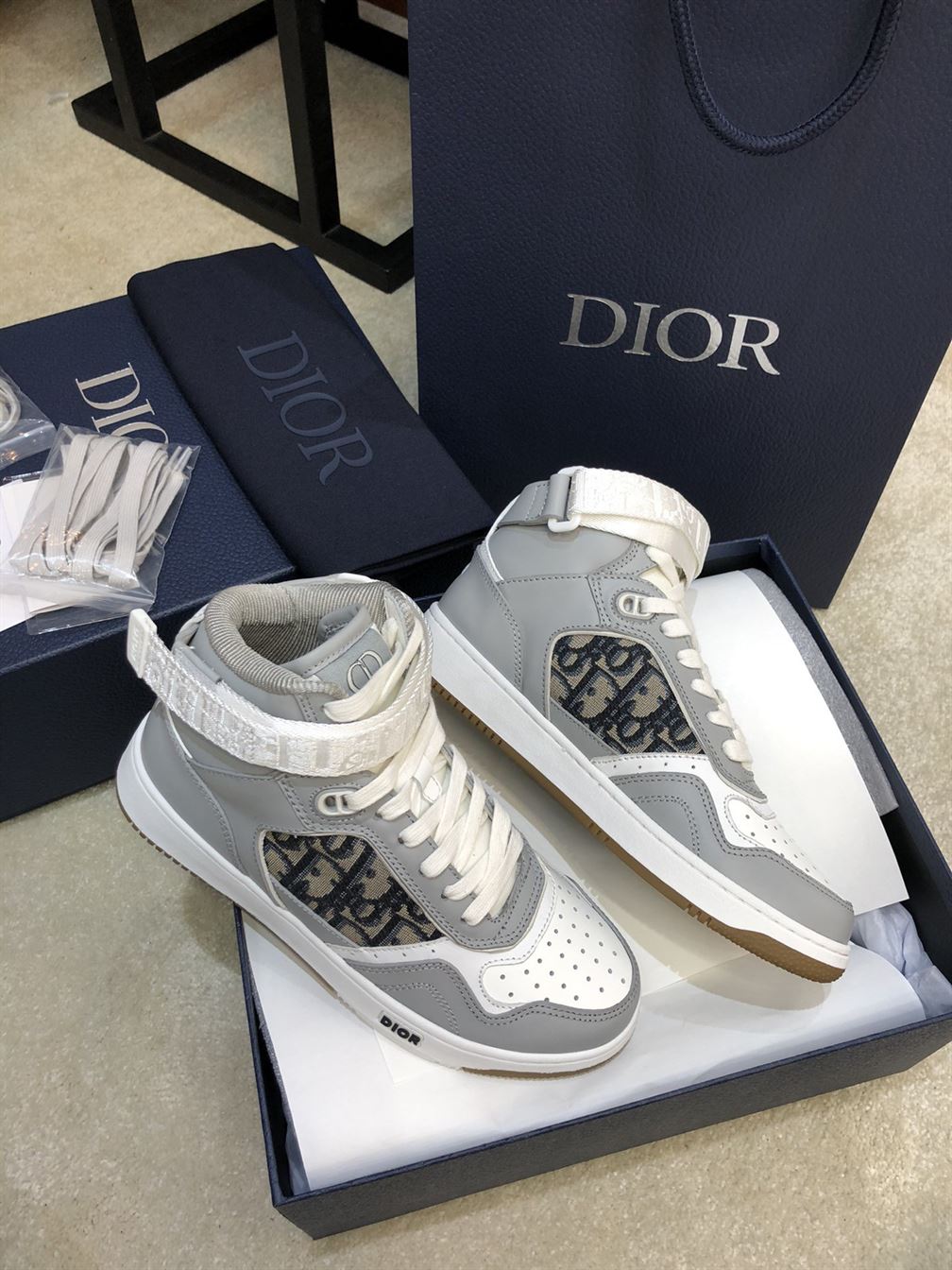 DIOR B27 HIGH-TOP SNEAKER   DO009