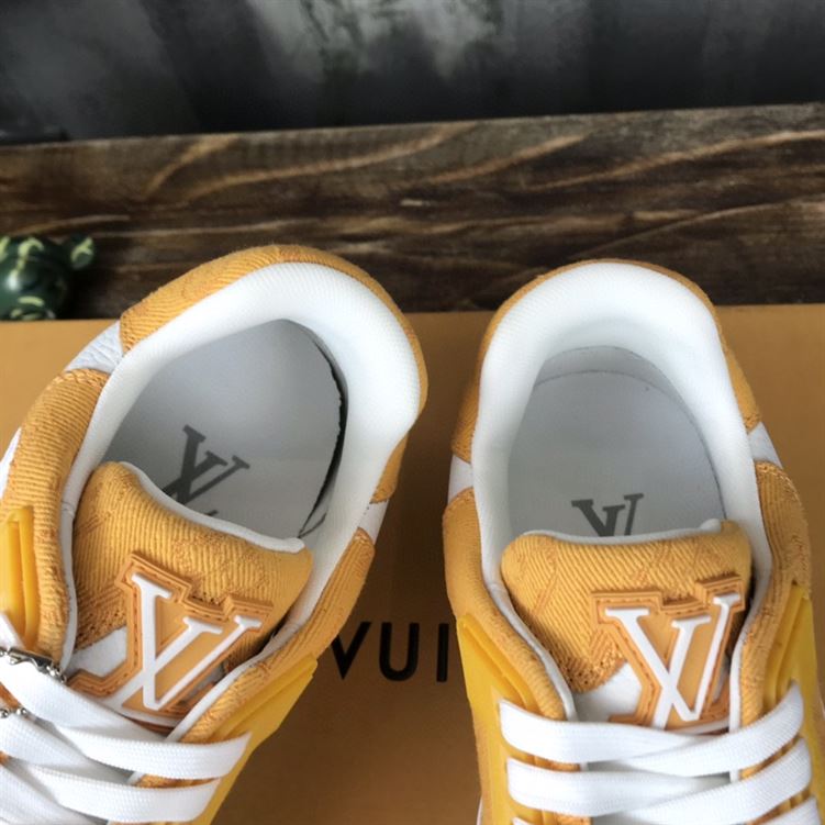 LOUIS VUITTON TRAINER SNEAKER   LVS033