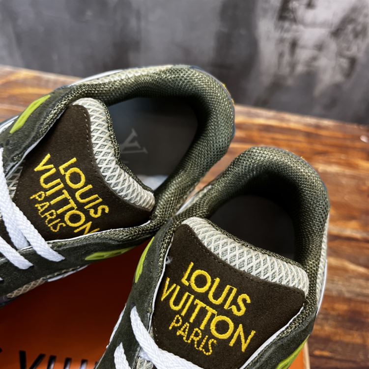 LOUIS VUITTON RUN AWAY SNEAKER   LVS073