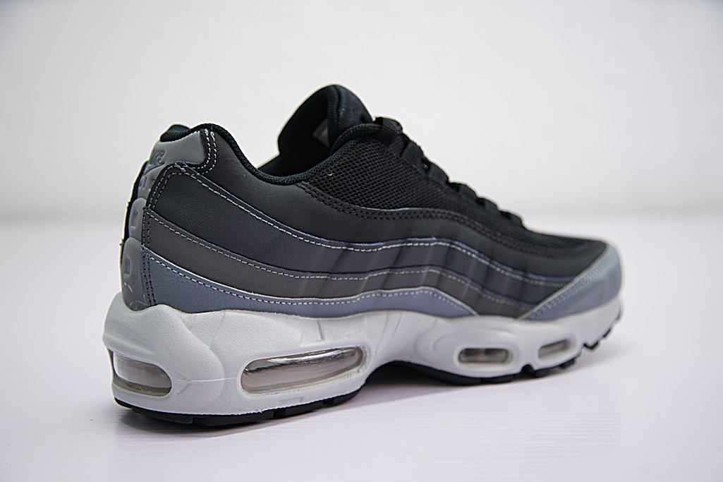 Air Max 95 Essential  Black  749766-021