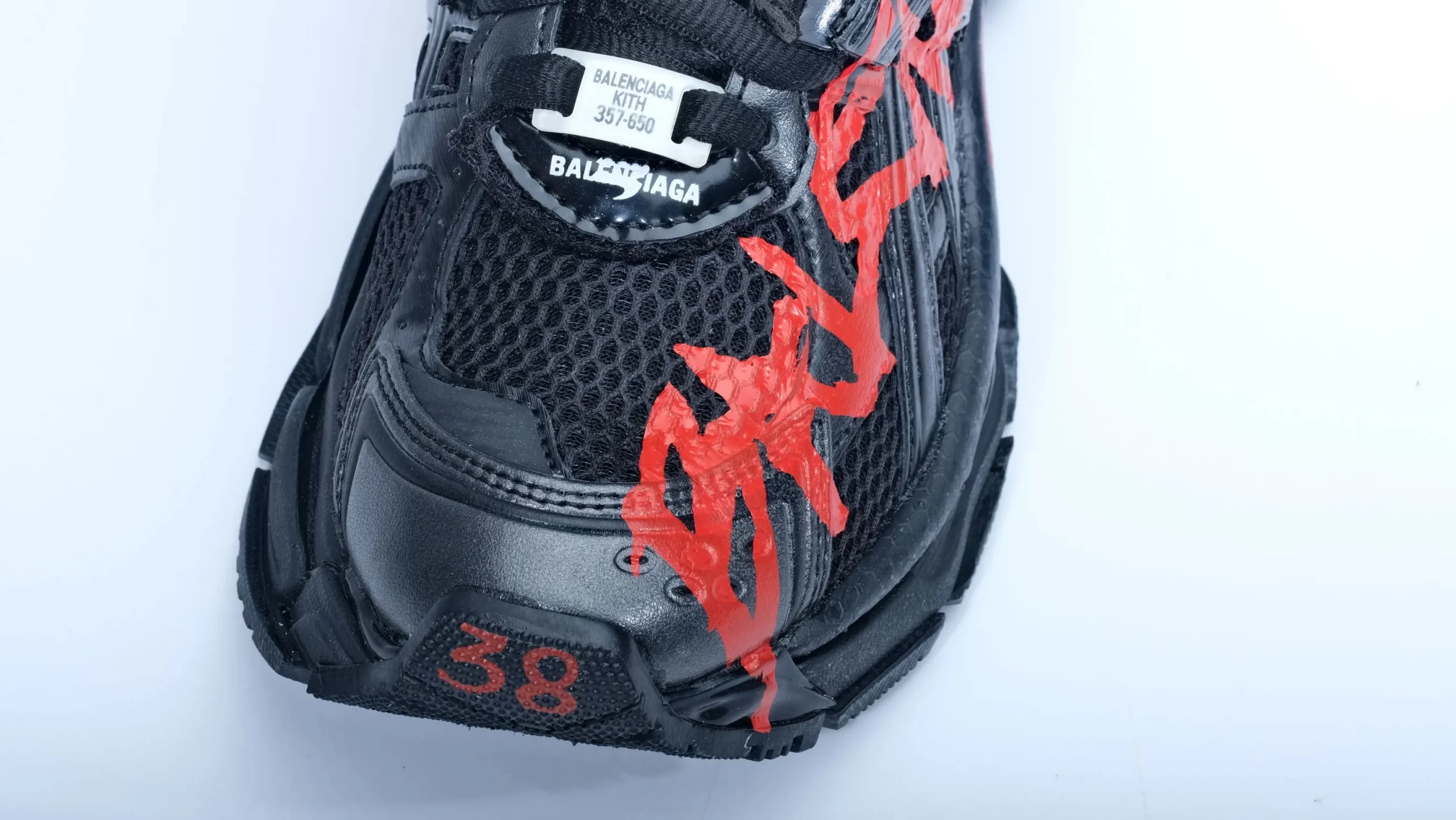 Runner Graffiti Sneaker in Red and black mesh and nylon