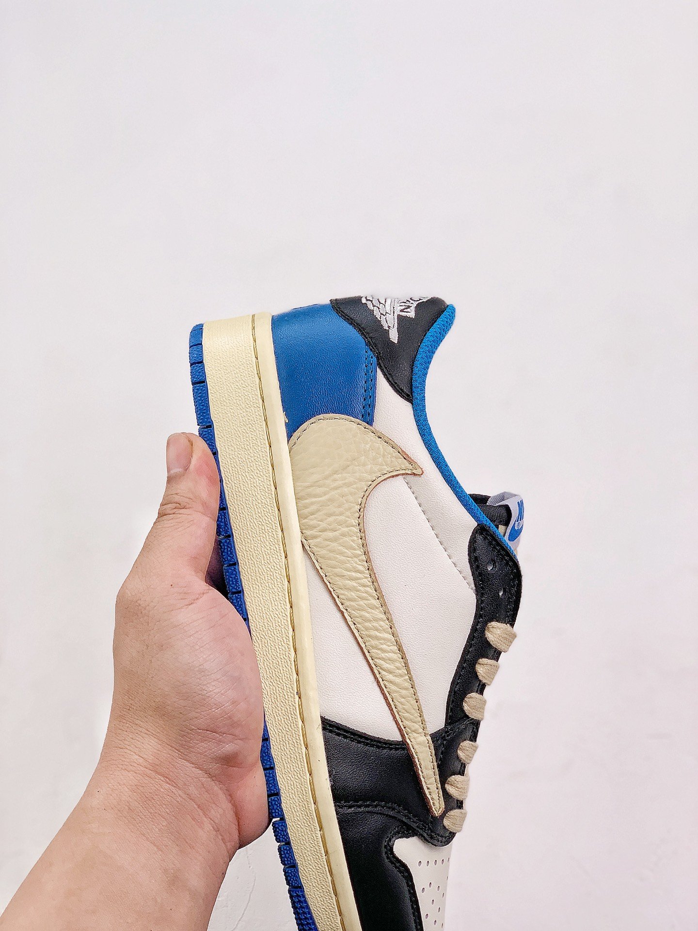 Jordan 1 Low fragment design x Travis Scott extended size