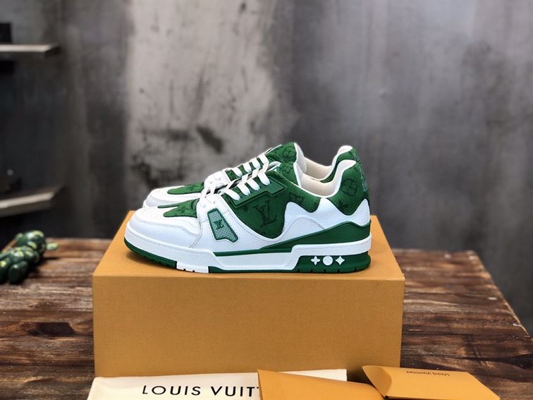 LOUIS VUITTON TRAINER SNEAKER   LVS032