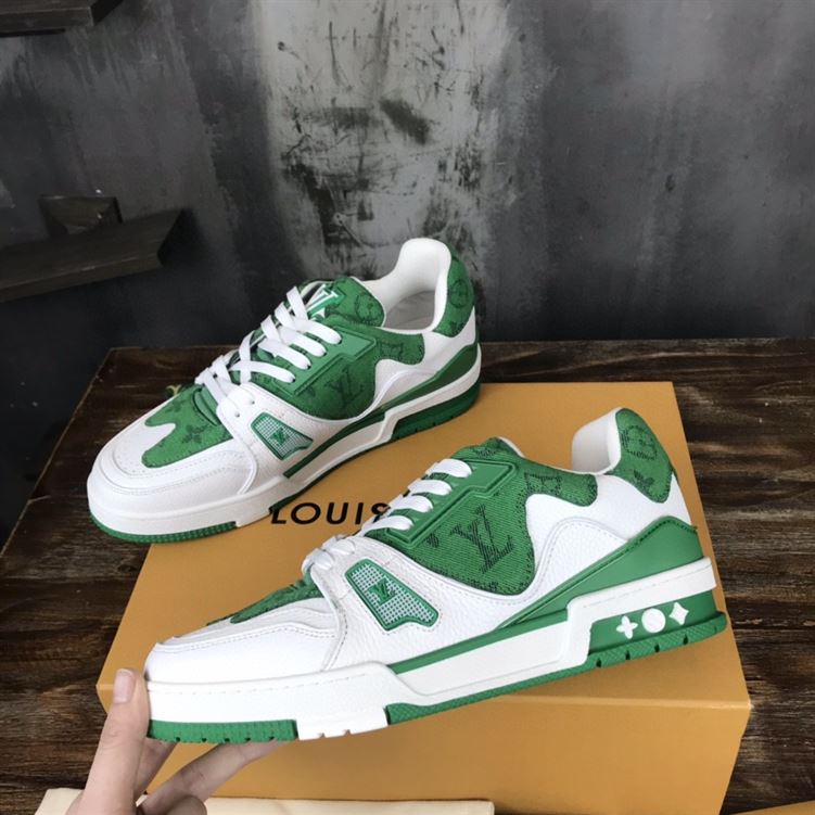 LOUIS VUITTON TRAINER SNEAKER   LVS032