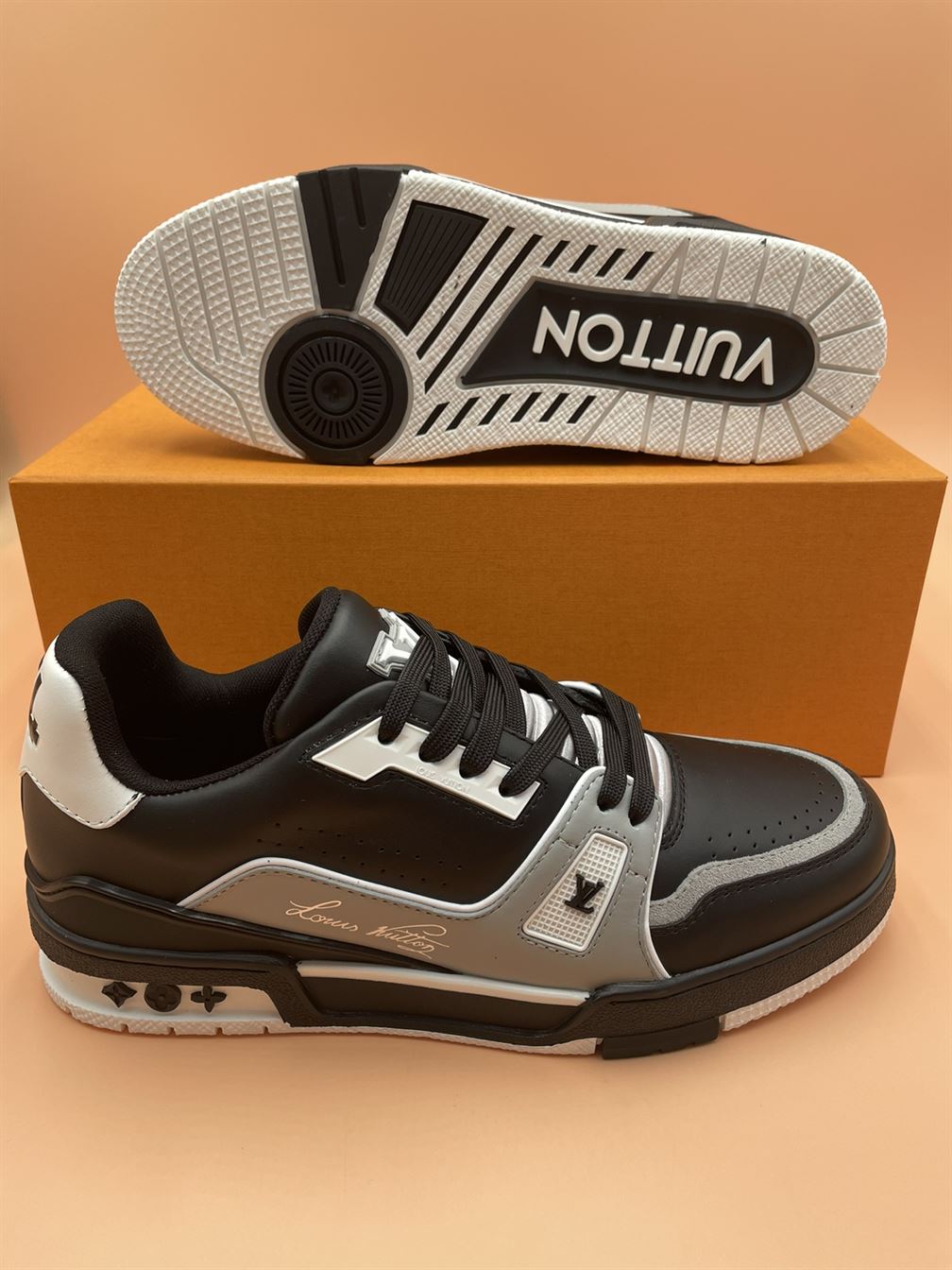 LOUIS VUITTON TRAINER SNEAKER BLACK   LVS126