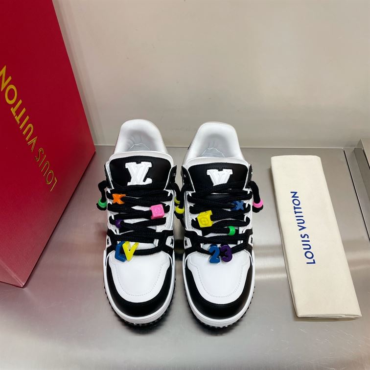 LOUIS VUITTON TRAINER MAXI LOW-TOP SNEAKERS IN WHITE AND BLACK   LVS116