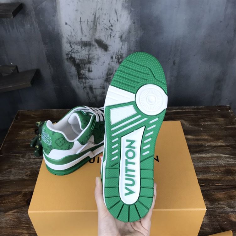 LOUIS VUITTON TRAINER SNEAKER   LVS032