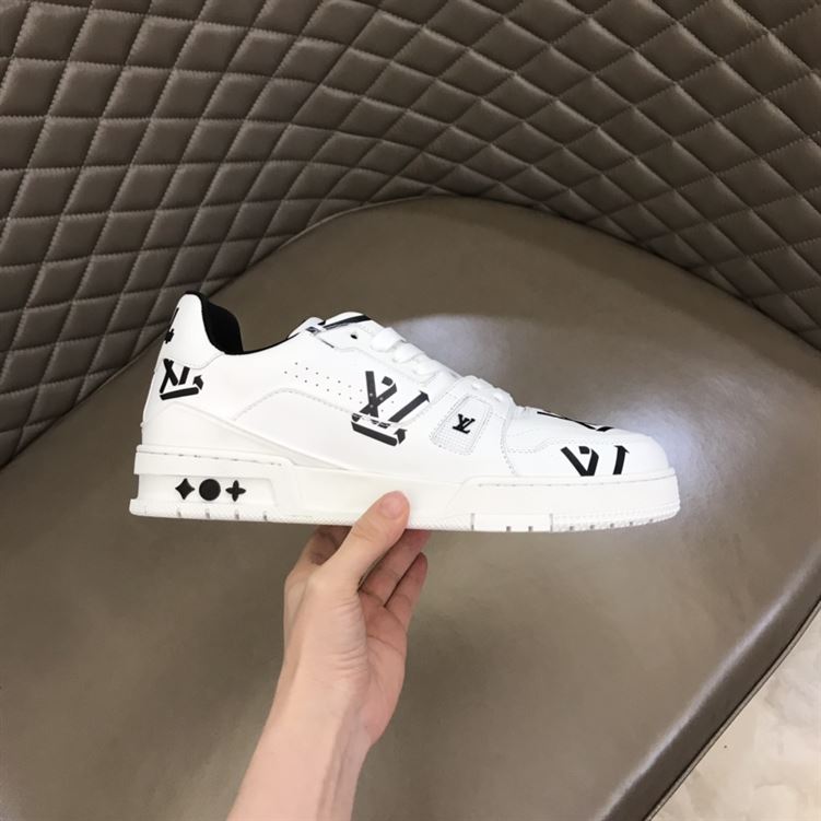 LOUIS VUITTON LV TRAINER SNEAKER   LVS054