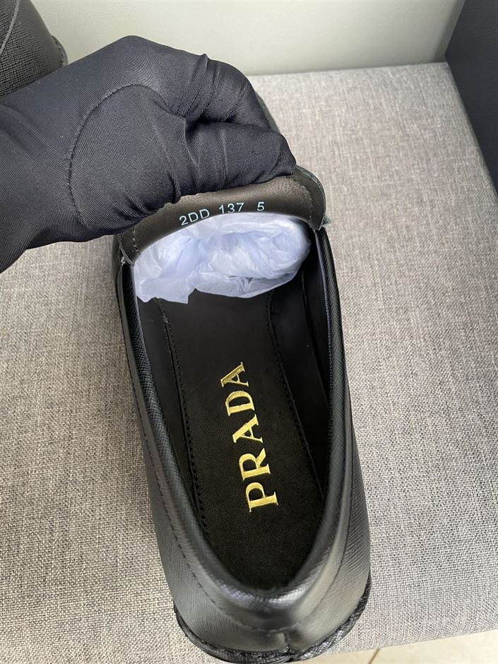 PRADA SAFFIANO LEATHER DRIVER   PRS036