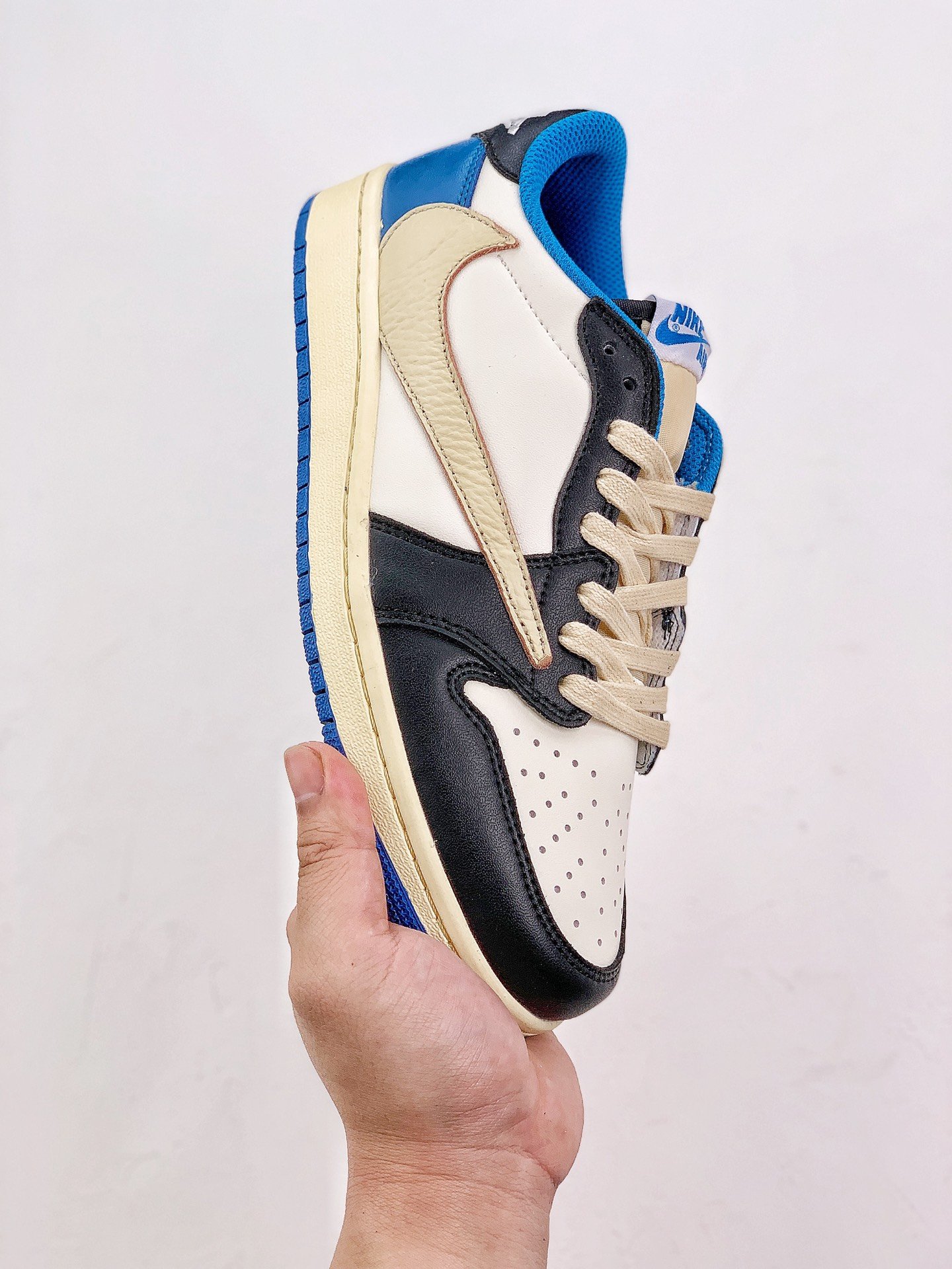 Jordan 1 Low fragment design x Travis Scott extended size