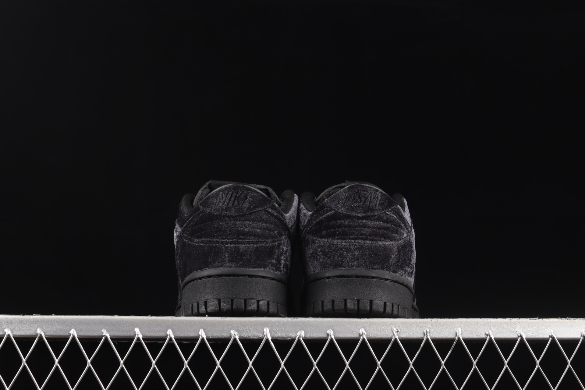 Dover Street Market x Dunk Low  Black Velvet  DH2686-002