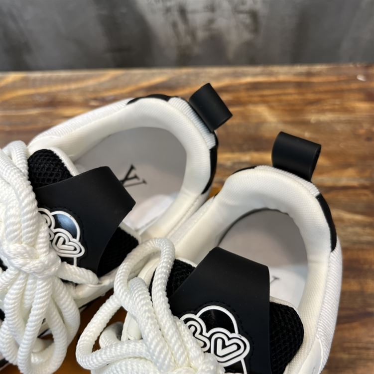 LOUIS VUITTON LVSK8 SNEAKER   LVS079