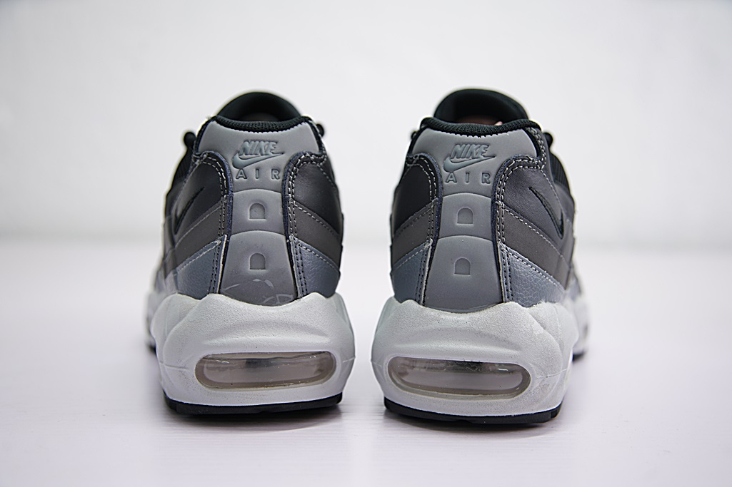 Air Max 95 Essential  Black  749766-021