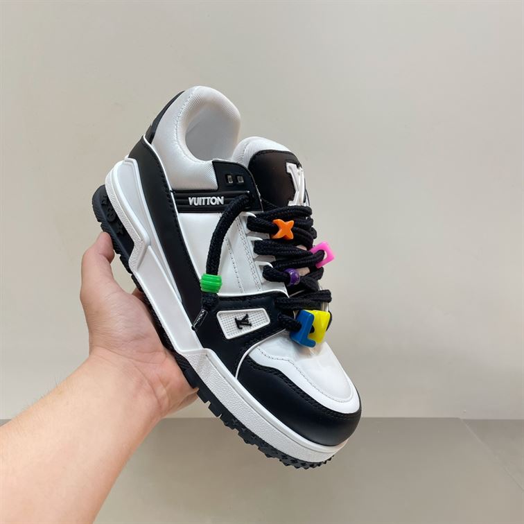 LOUIS VUITTON TRAINER MAXI LOW-TOP SNEAKERS IN WHITE AND BLACK   LVS116