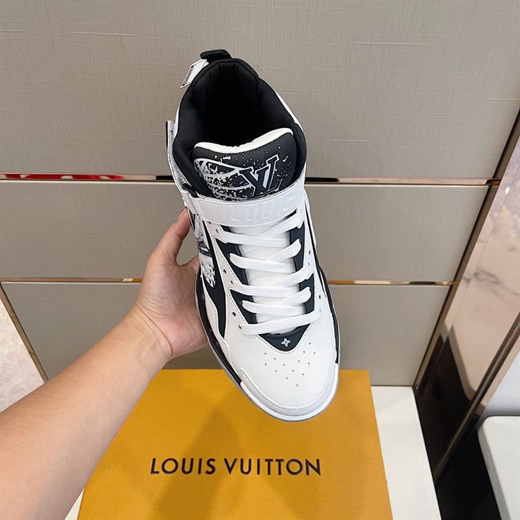 LOUIS VUITTON LV TRAINER 2 SNEAKER   LVS056
