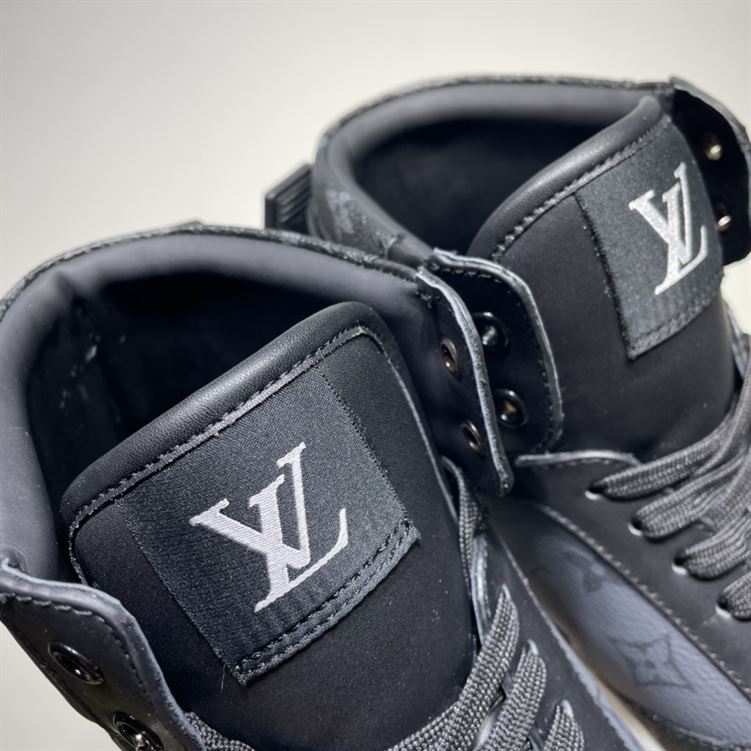 LOUIS VUITTON RIVOLI BOOTS   LVS104