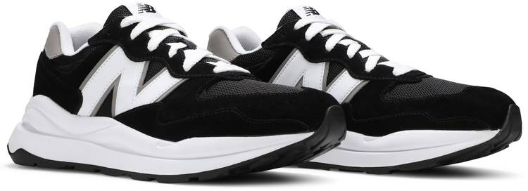 57/40  Black White  M5740CB