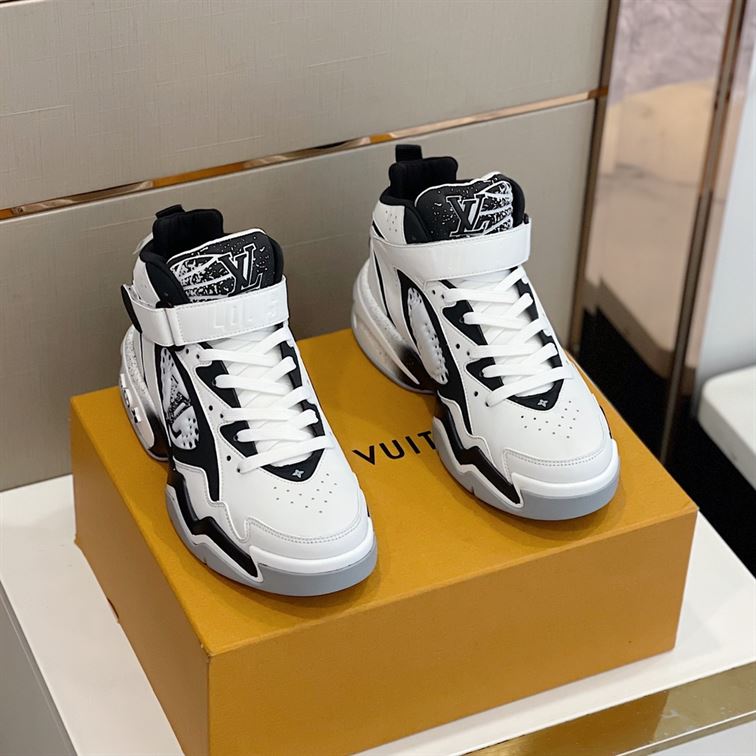 LOUIS VUITTON LV TRAINER 2 SNEAKER   LVS056