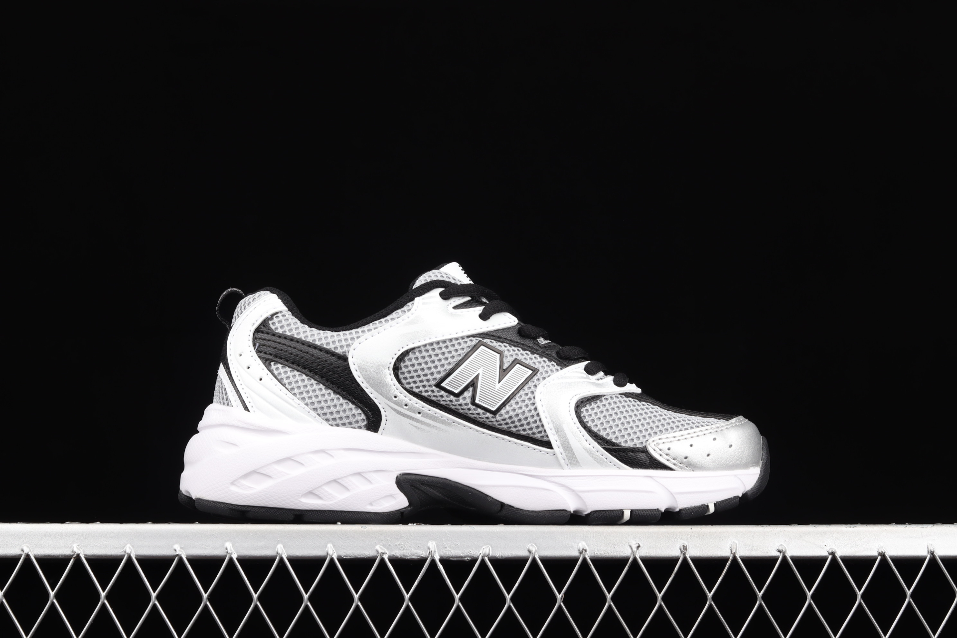 530  Silver White  MR530USX
