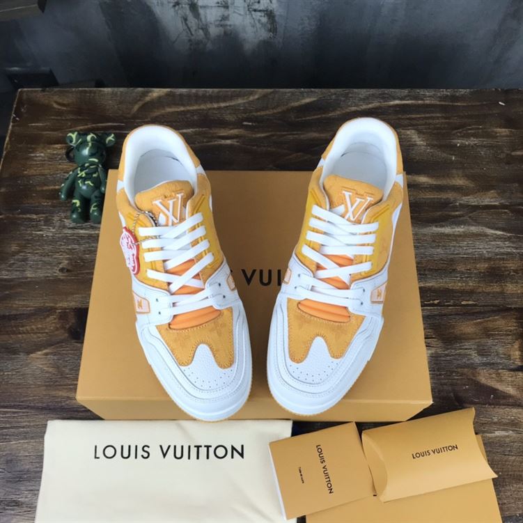 LOUIS VUITTON TRAINER SNEAKER   LVS033