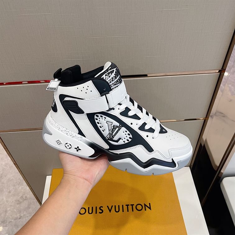 LOUIS VUITTON LV TRAINER 2 SNEAKER   LVS056