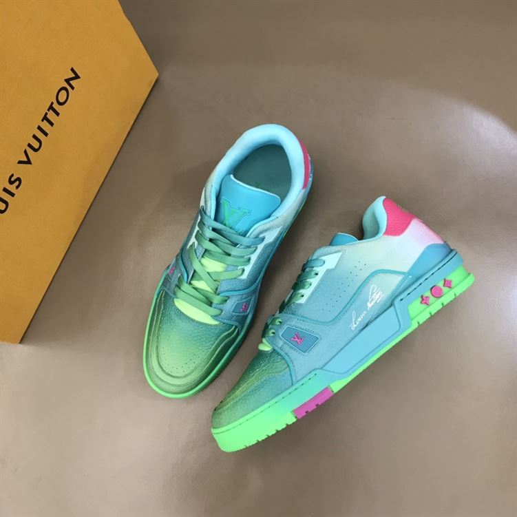 LOUIS VUITTTON TRAINER SNEAKERS IN GREEN GRAINED CALF LEATHER   LVS002