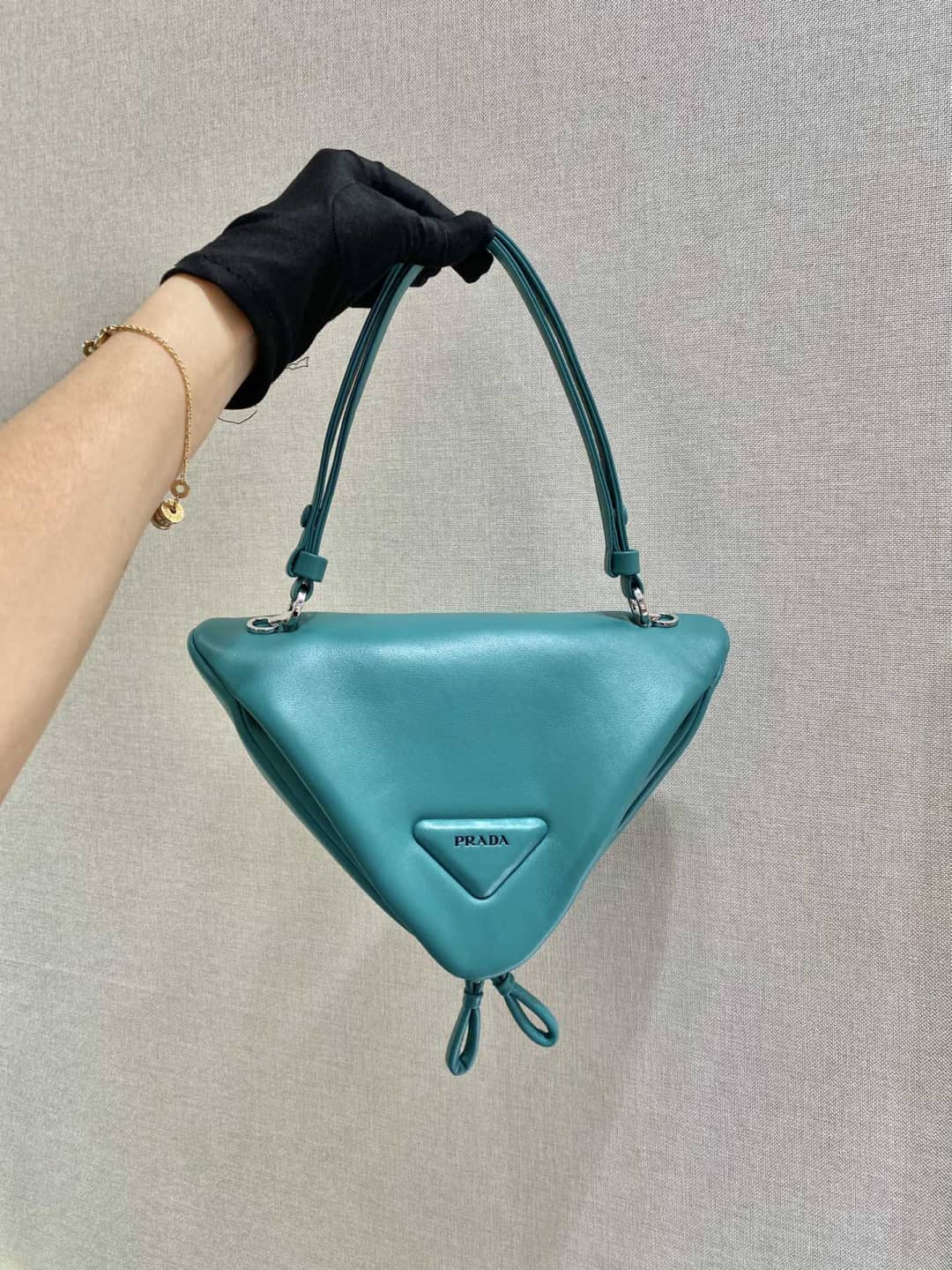 Replica Pradas Leather Triangle Replica Shoulder Bag