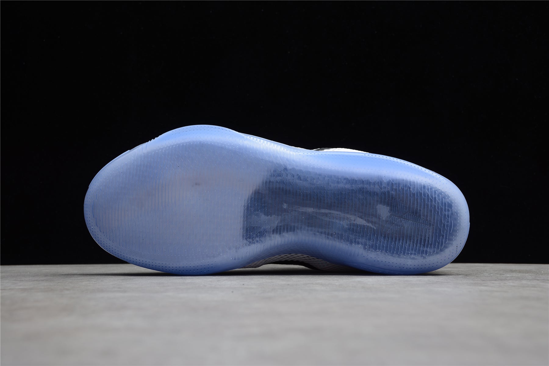 NIKE KOBE 11 x TEAM BANK WHITE