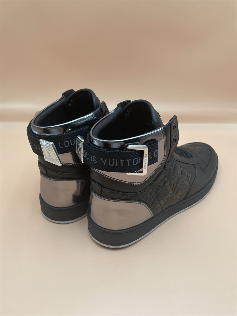 LOUIS VUITTON RIVOLI BOOTS   LVS103